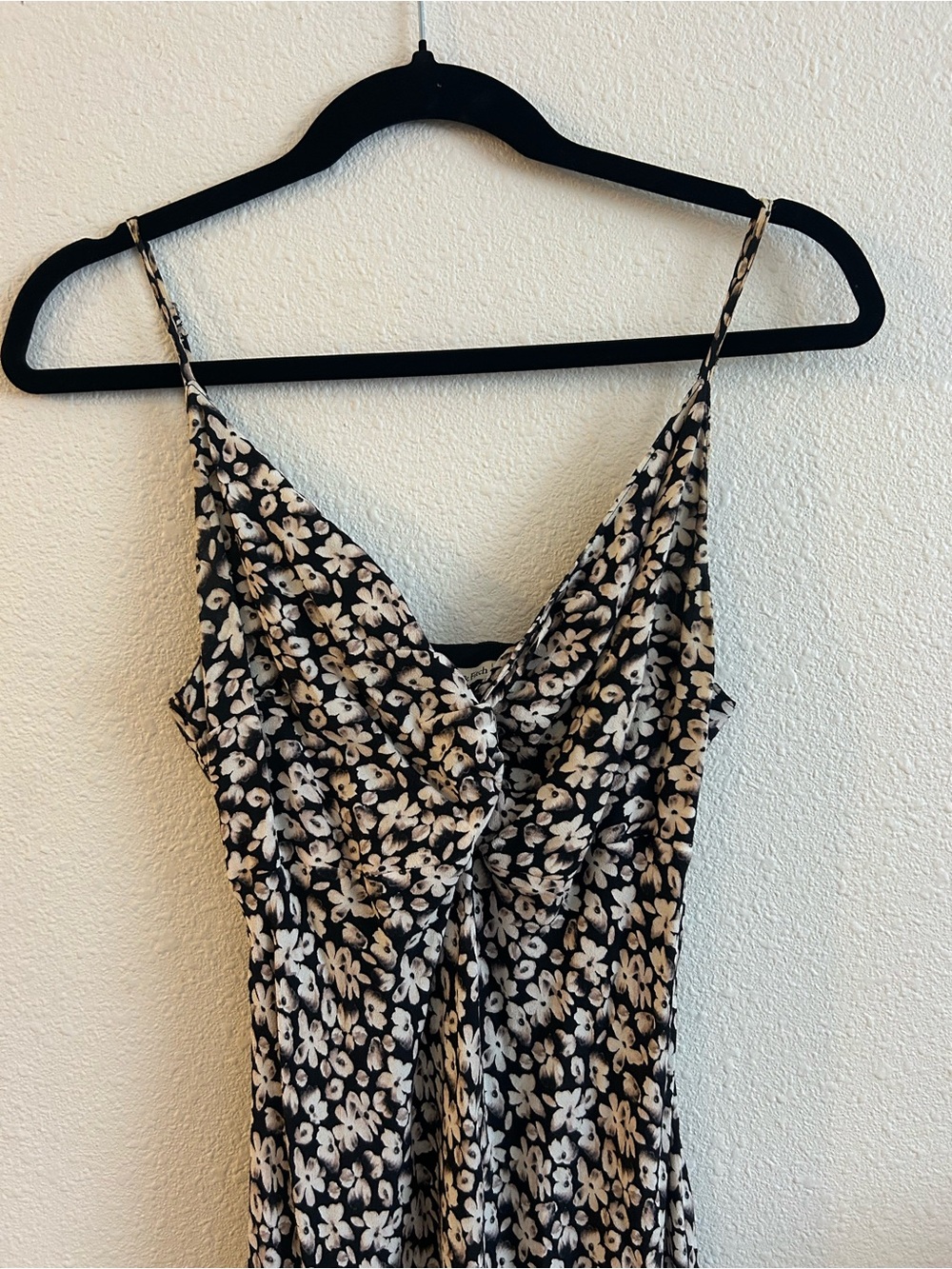 Abercrombie & Fitch Black and White Floral Twist-Front Maxi Dress - Picture 2 of 5